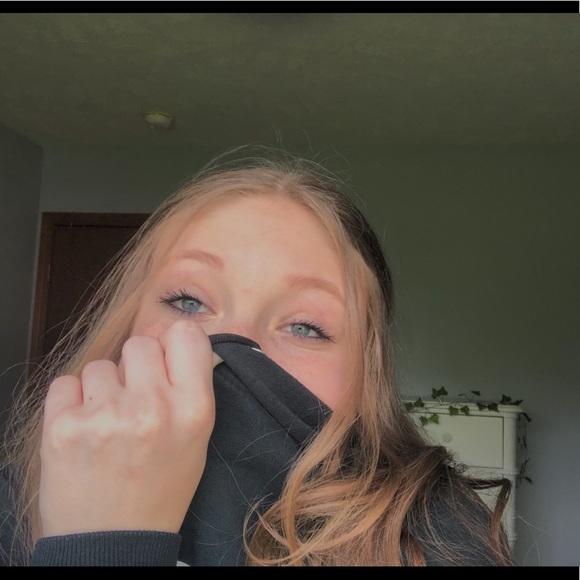 Meet your Posher, Kenzie - Picture 1 of 1